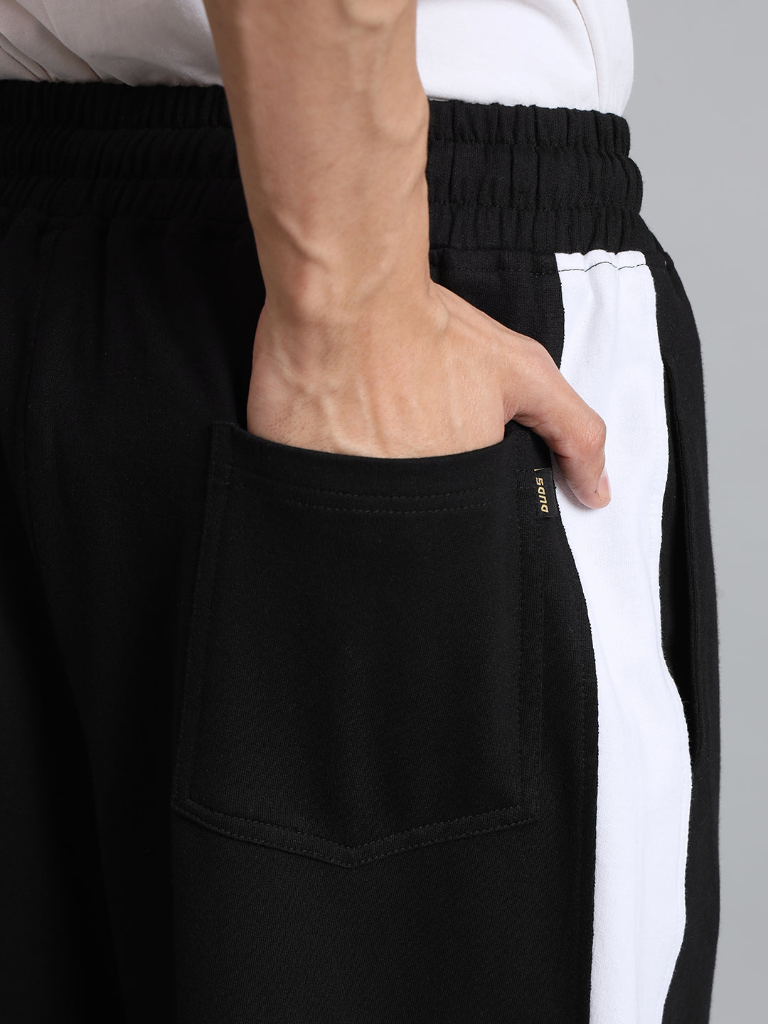 Contrast Side Seam Baggy Joggers (Black) - Wearduds