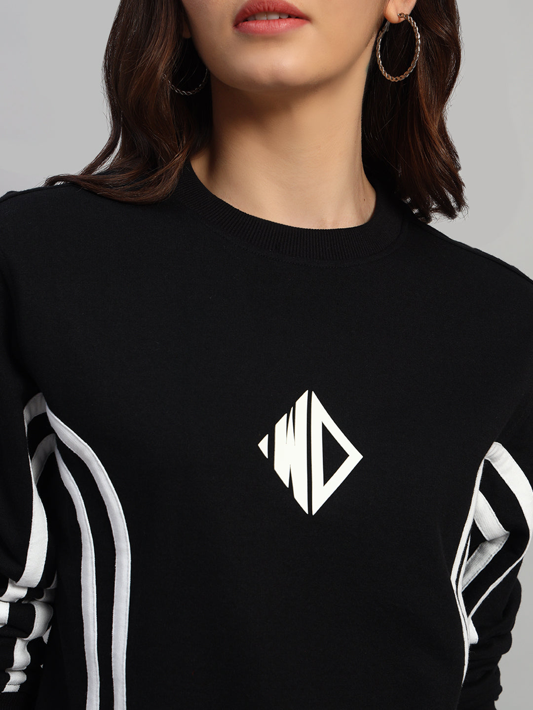 WOMEN'S OUTLOOK SWEATSHIRT (BLACK)