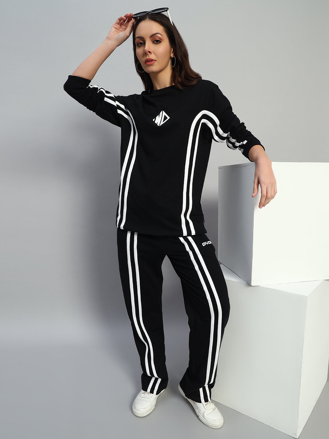 WOMEN'S OUTLOOK 2 STRIPE JOGGER (BLACK)