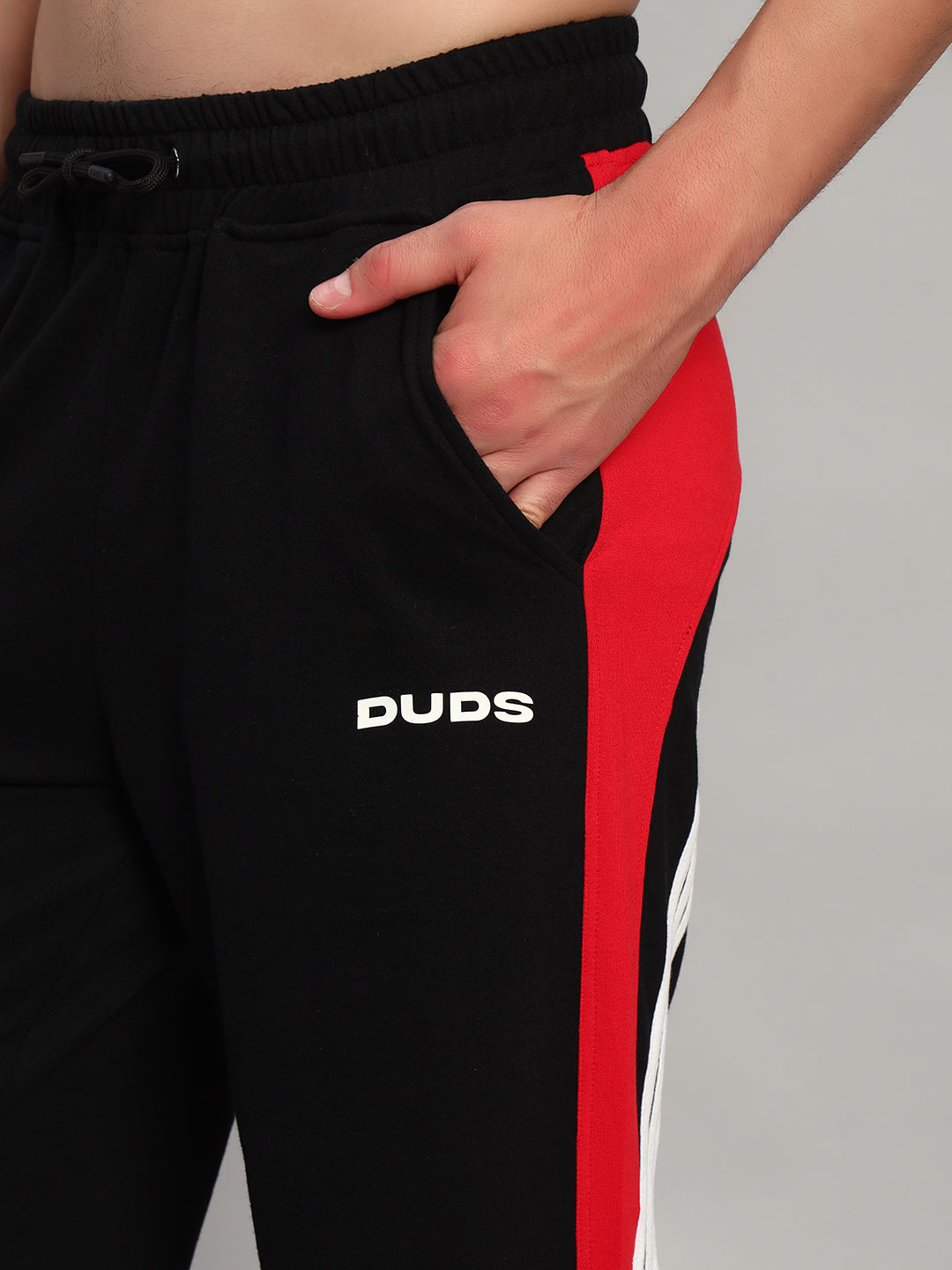 TANGLE RELAXED-FIT JOGGERS (BLACK-RED)