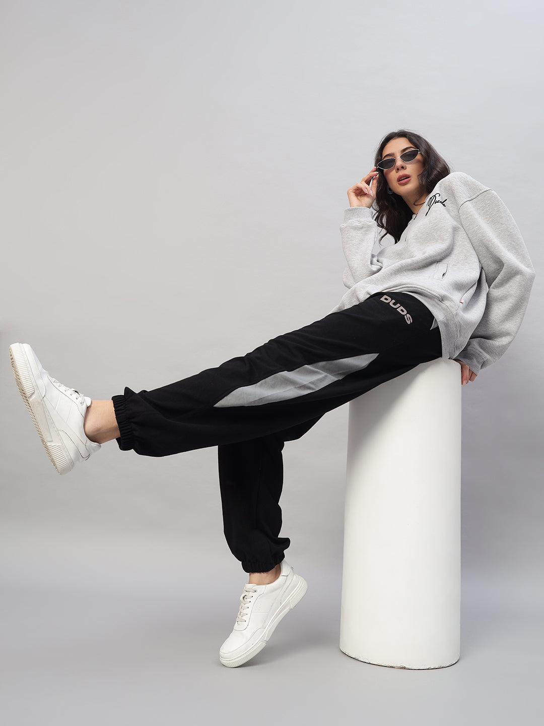 WOMEN'S TRACKPOINT BAGGY JOGGERS (BLACK-GREY)