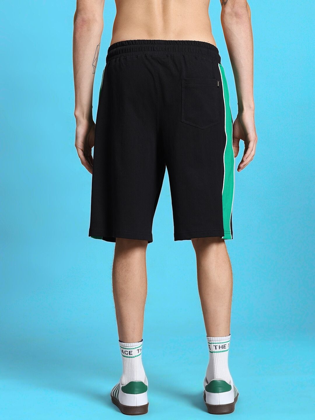 METEORIC REGULAR FIT SHORTS (BLACK)