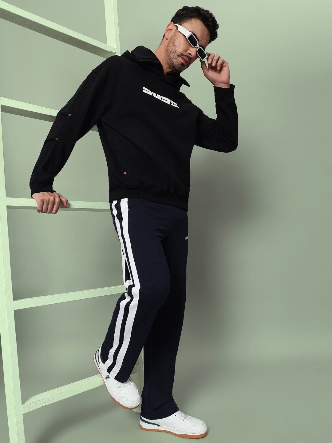 FUTURE ICON 2 STRIPE JOGGER (BLACK)