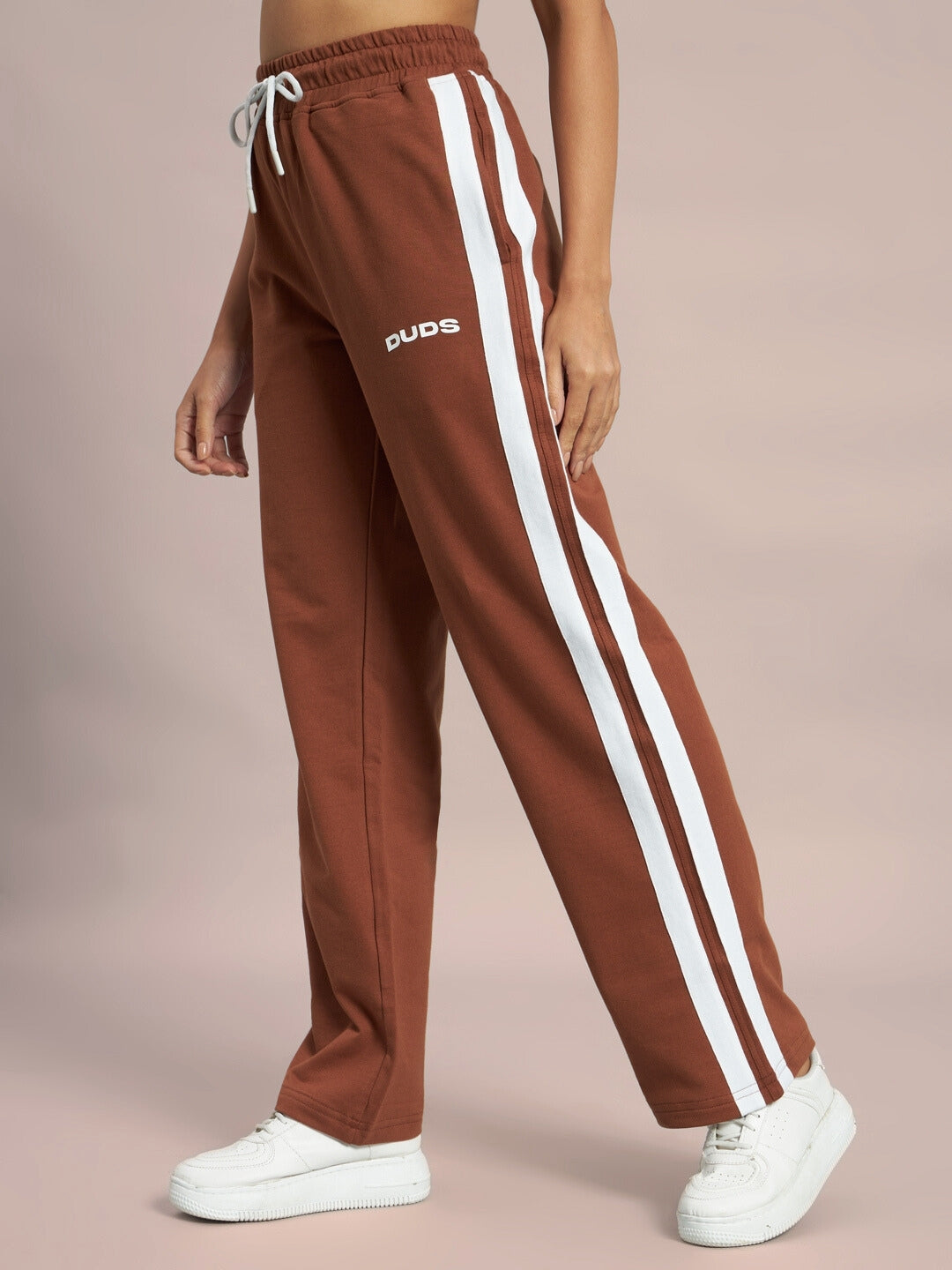 WOMEN'S FUTURE ICON 2 STRIPE JOGGER (BROWN)