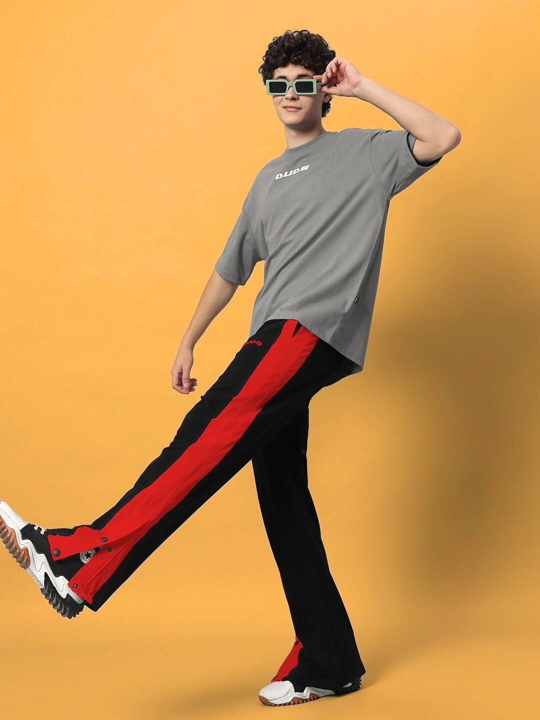 FLURRY CONTRAST JOGGERS (BLACK-RED)