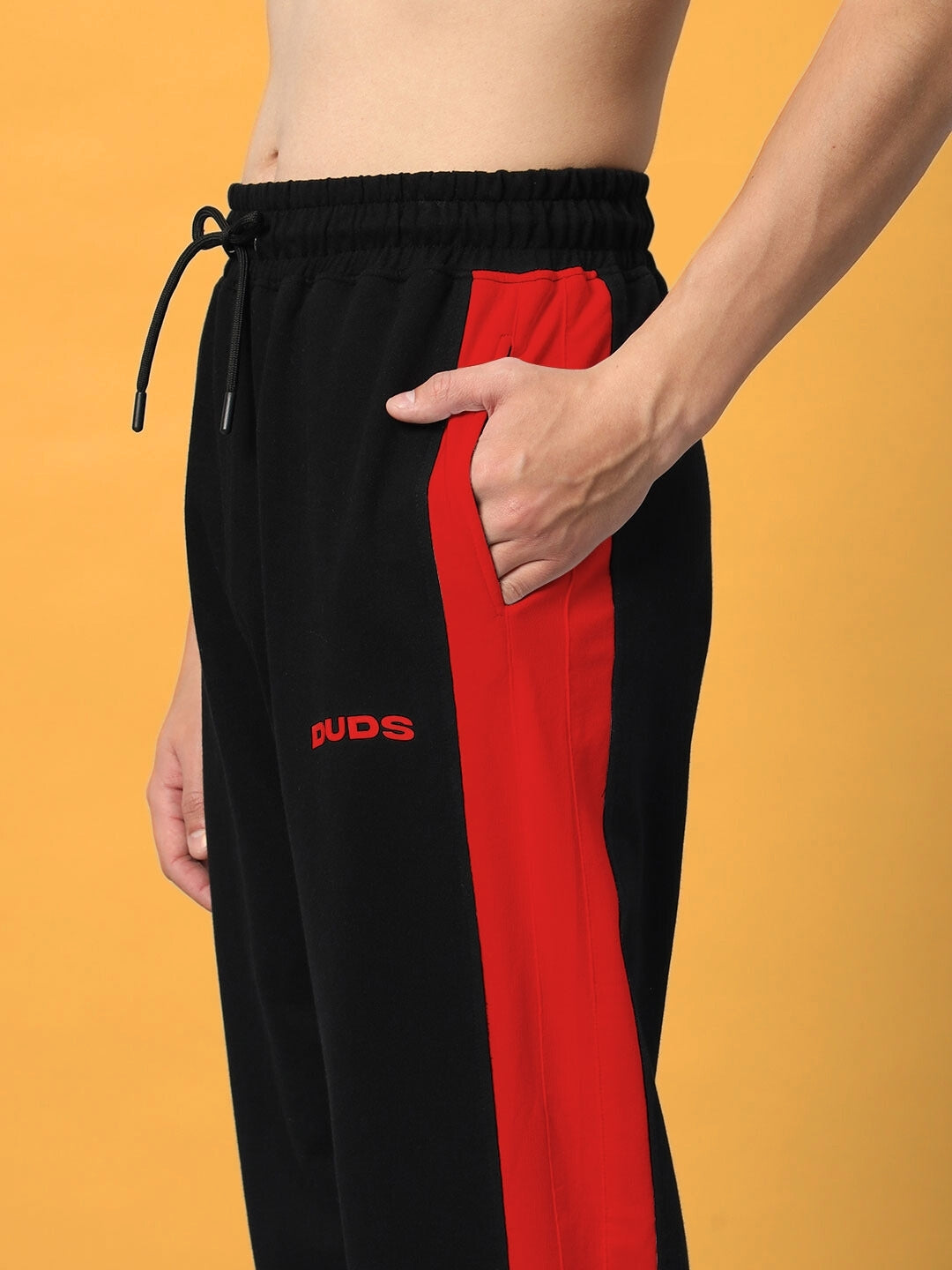 FLURRY CONTRAST JOGGERS (BLACK-RED)