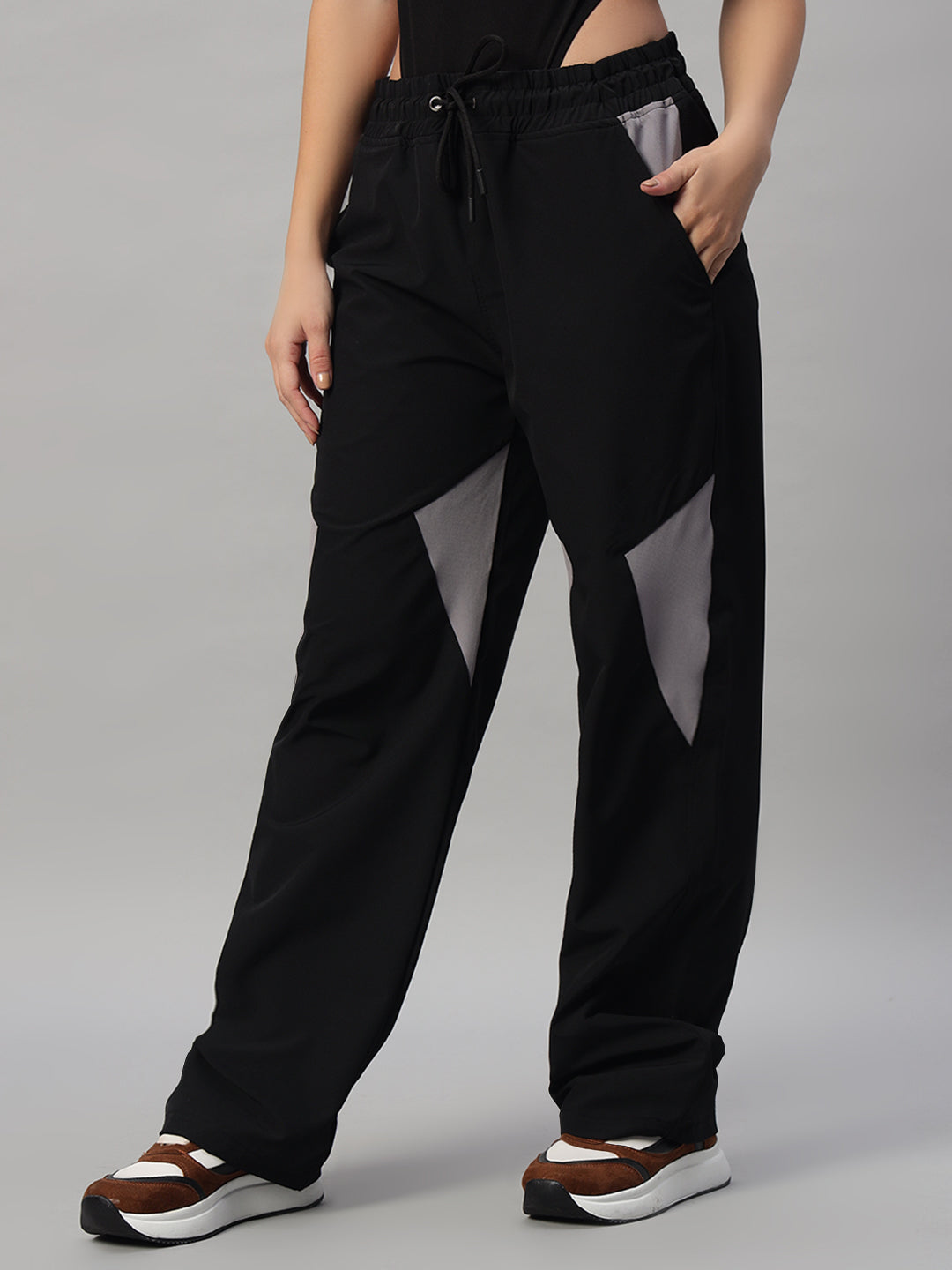 WOMEN'S RANGER RELAXED FIT CARGO PANTS (BLACK)