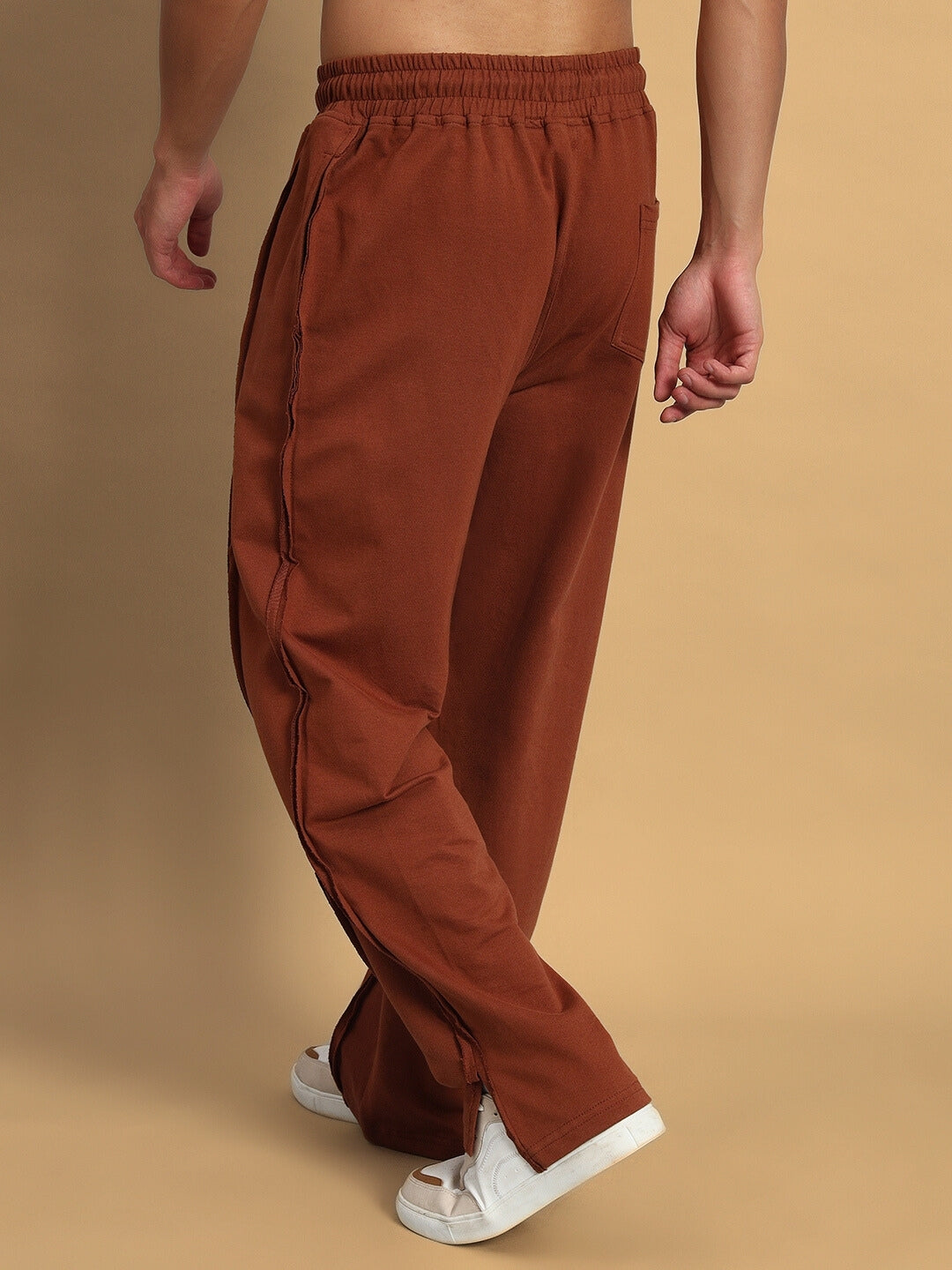 LAMINA SIDE SLIT JOGGERS (BROWN)