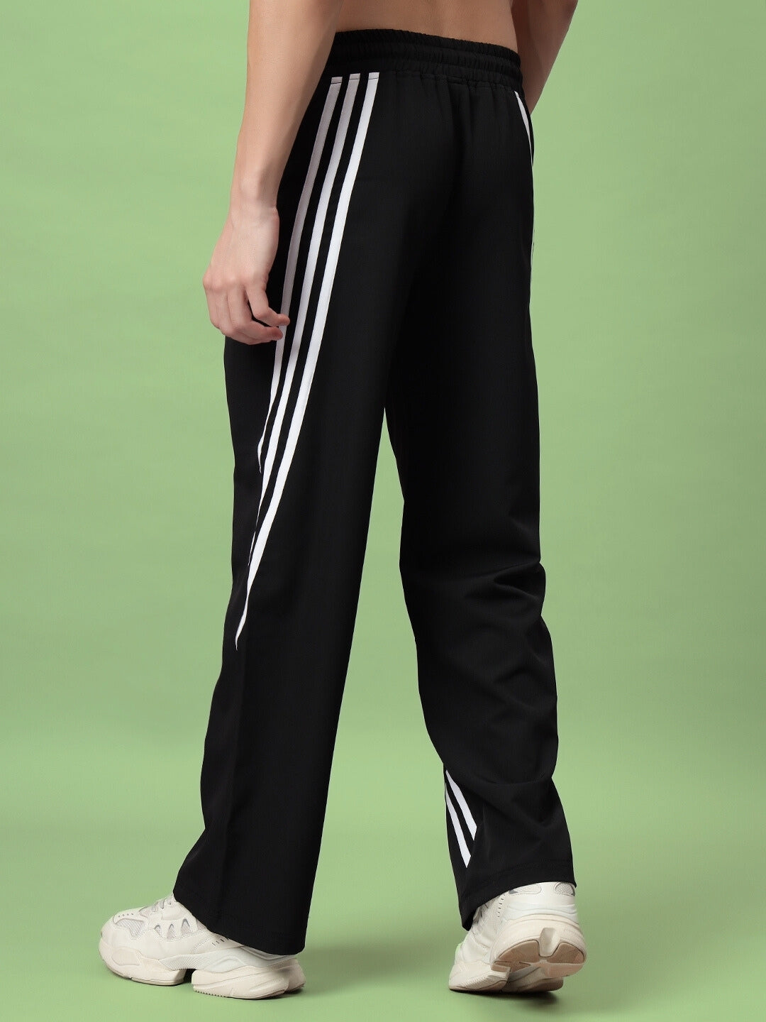 Zoomer Relaxed Fit Cargo Pants (Black)