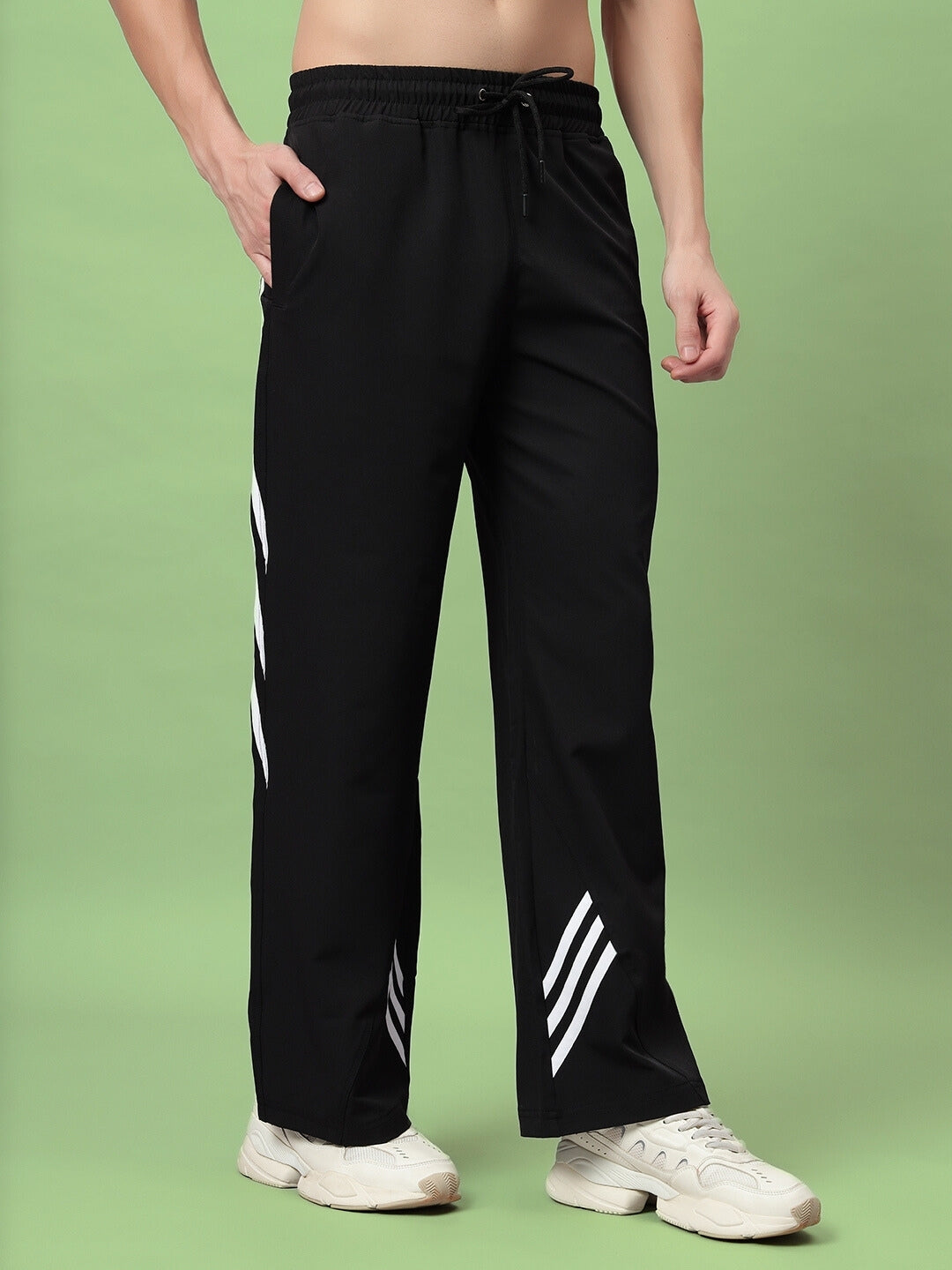 Zoomer Relaxed Fit Cargo Pants (Black)