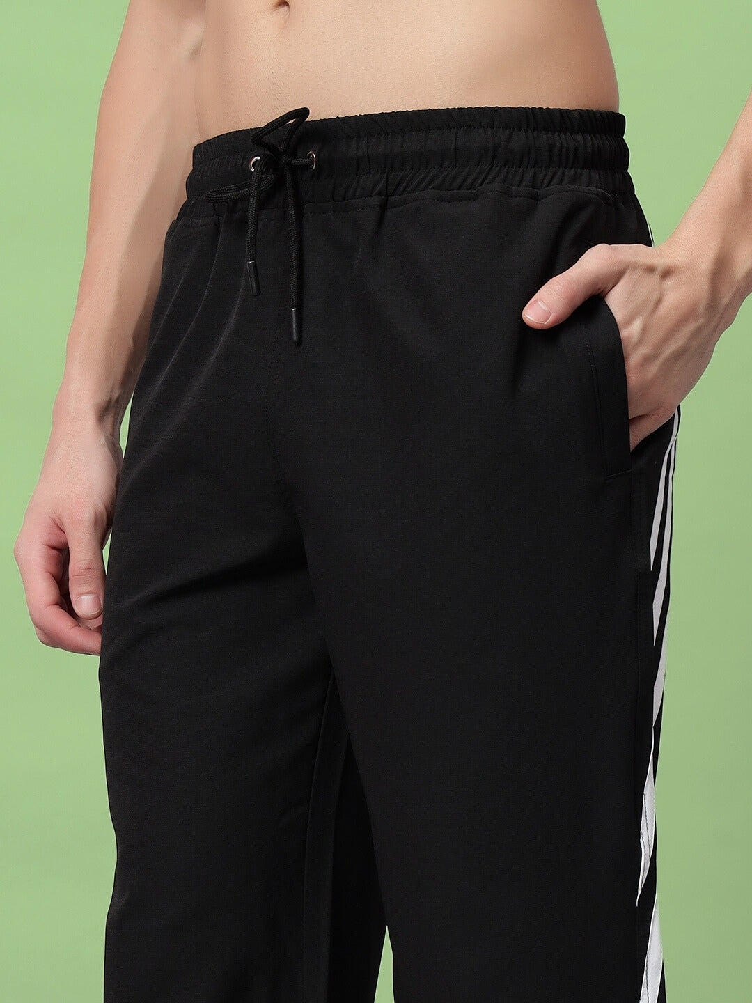 Zoomer Relaxed Fit Cargo Pants (Black)