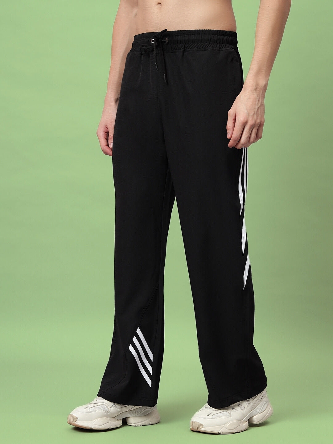 Zoomer Relaxed Fit Cargo Pants (Black)