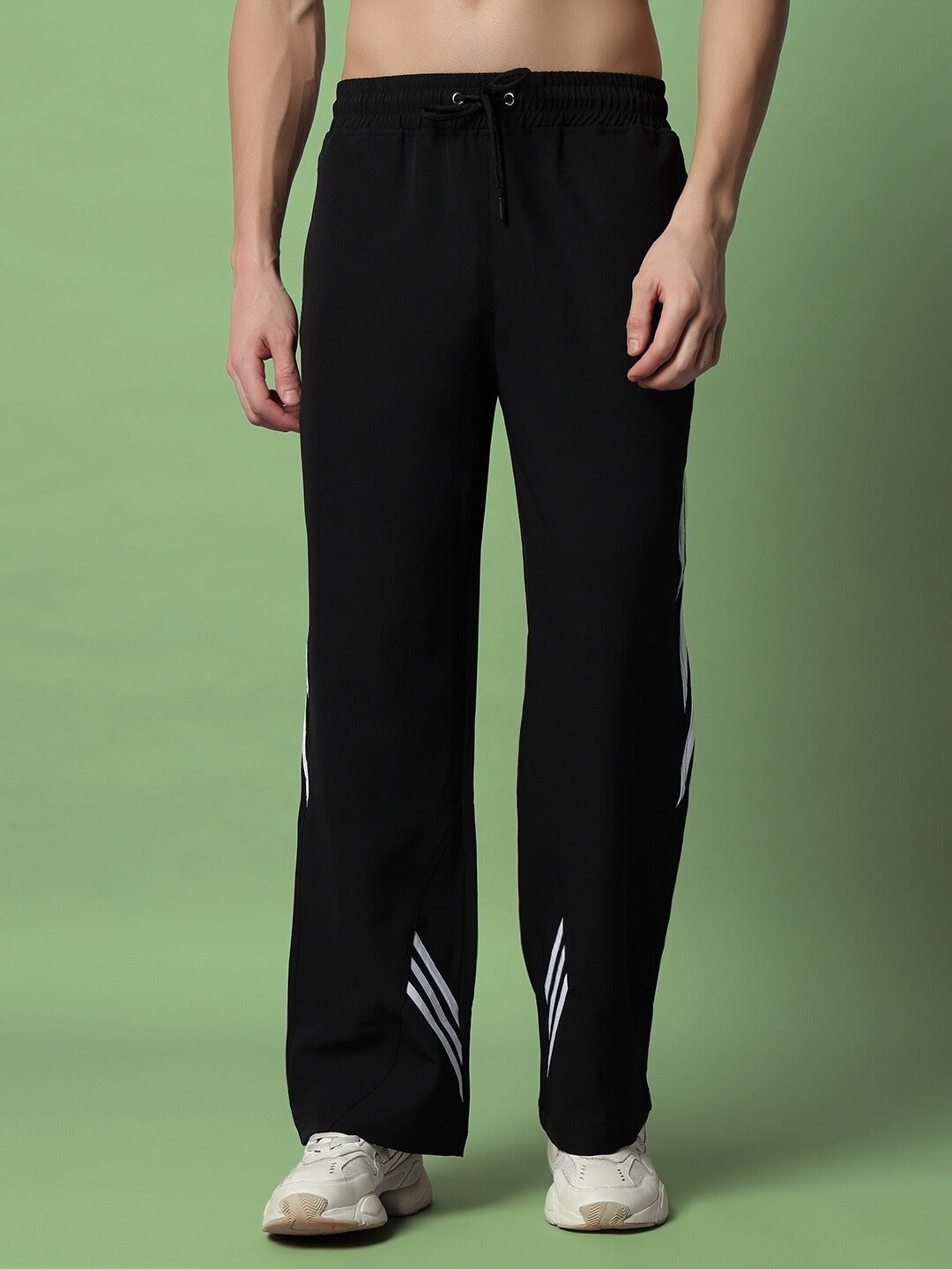 Zoomer Relaxed Fit Cargo Pants (Black)