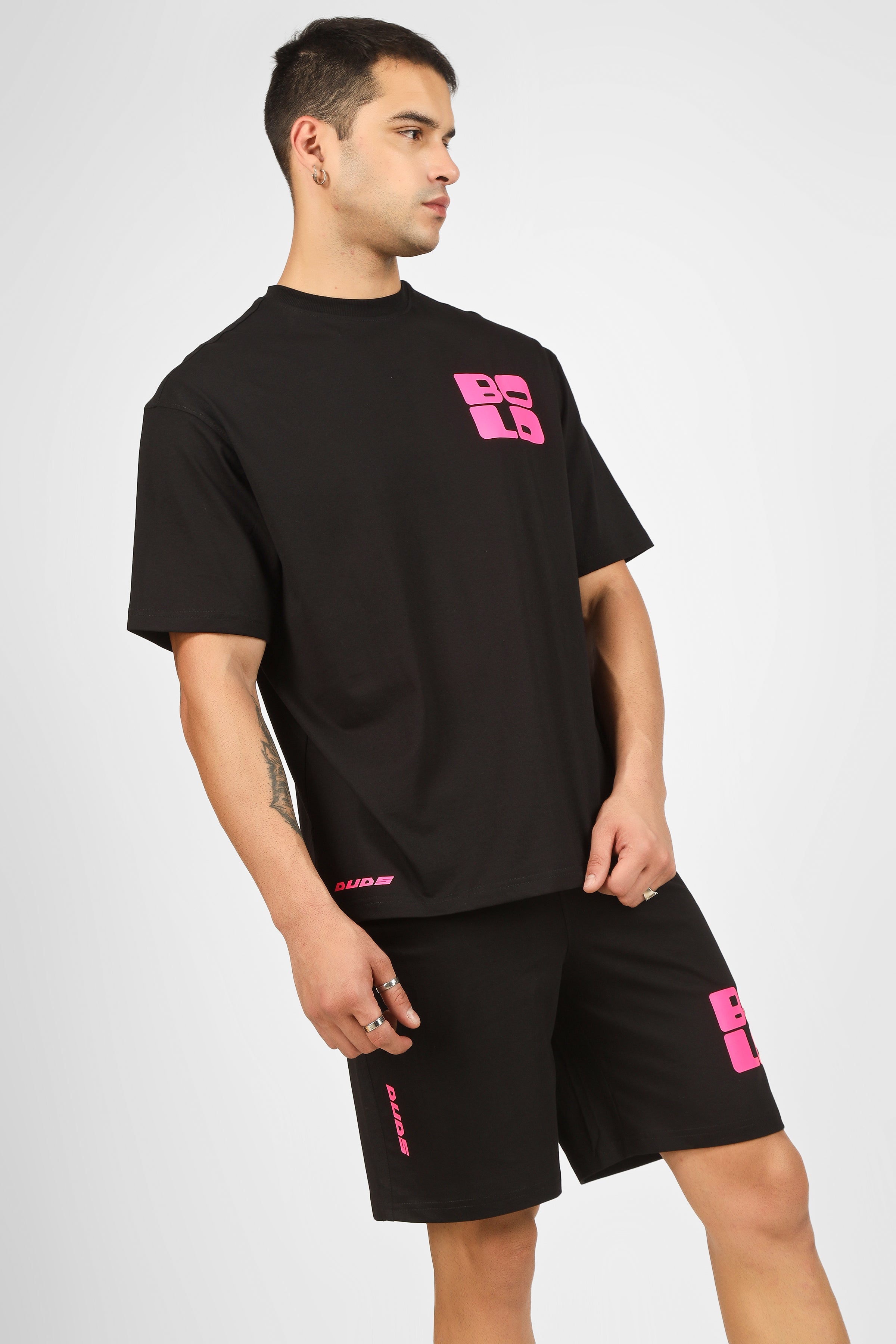 Bold Over-Sized T-Shirt (Black) - Wearduds