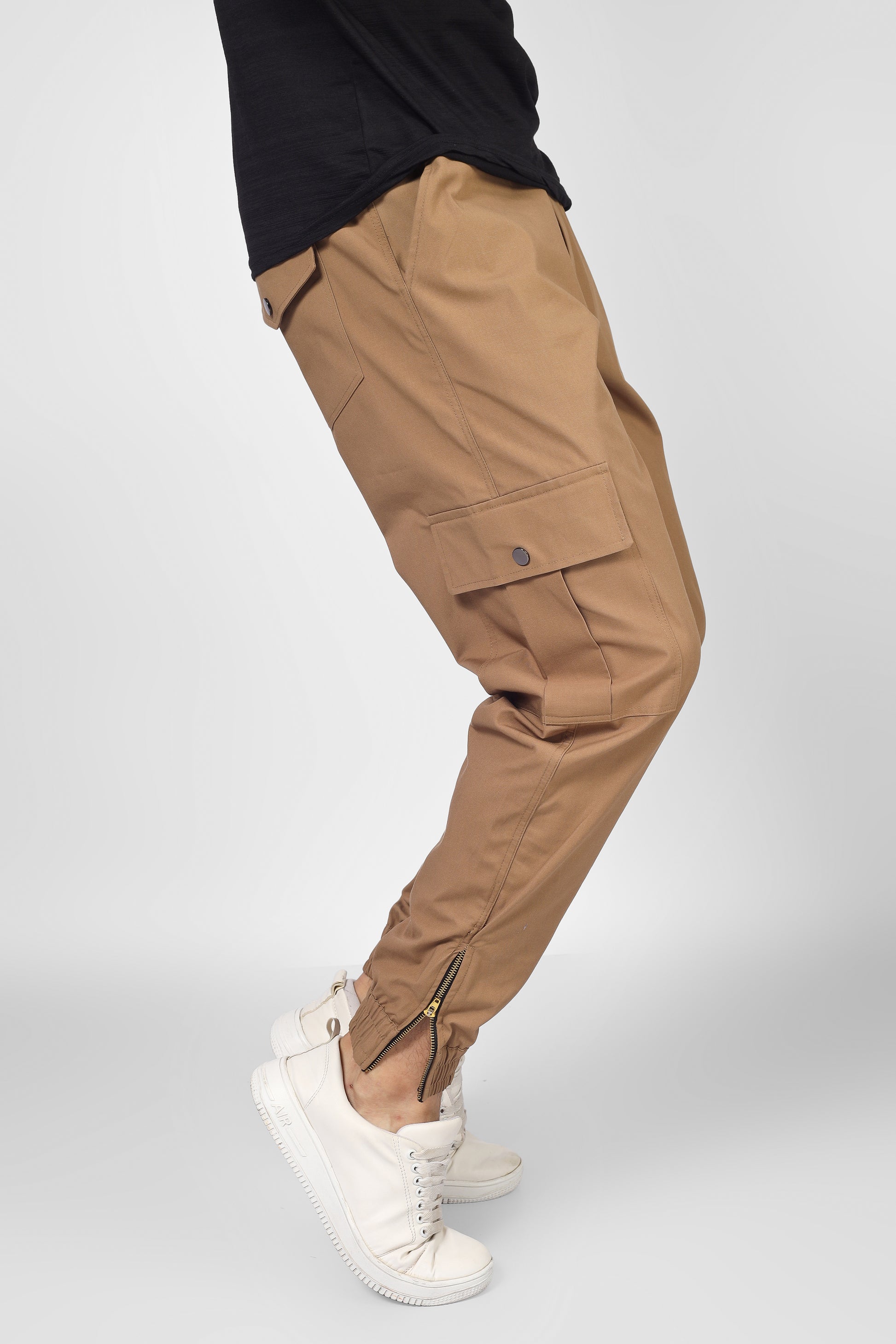 Stylish and Functional 6-Pocket Cargo Pants in Black