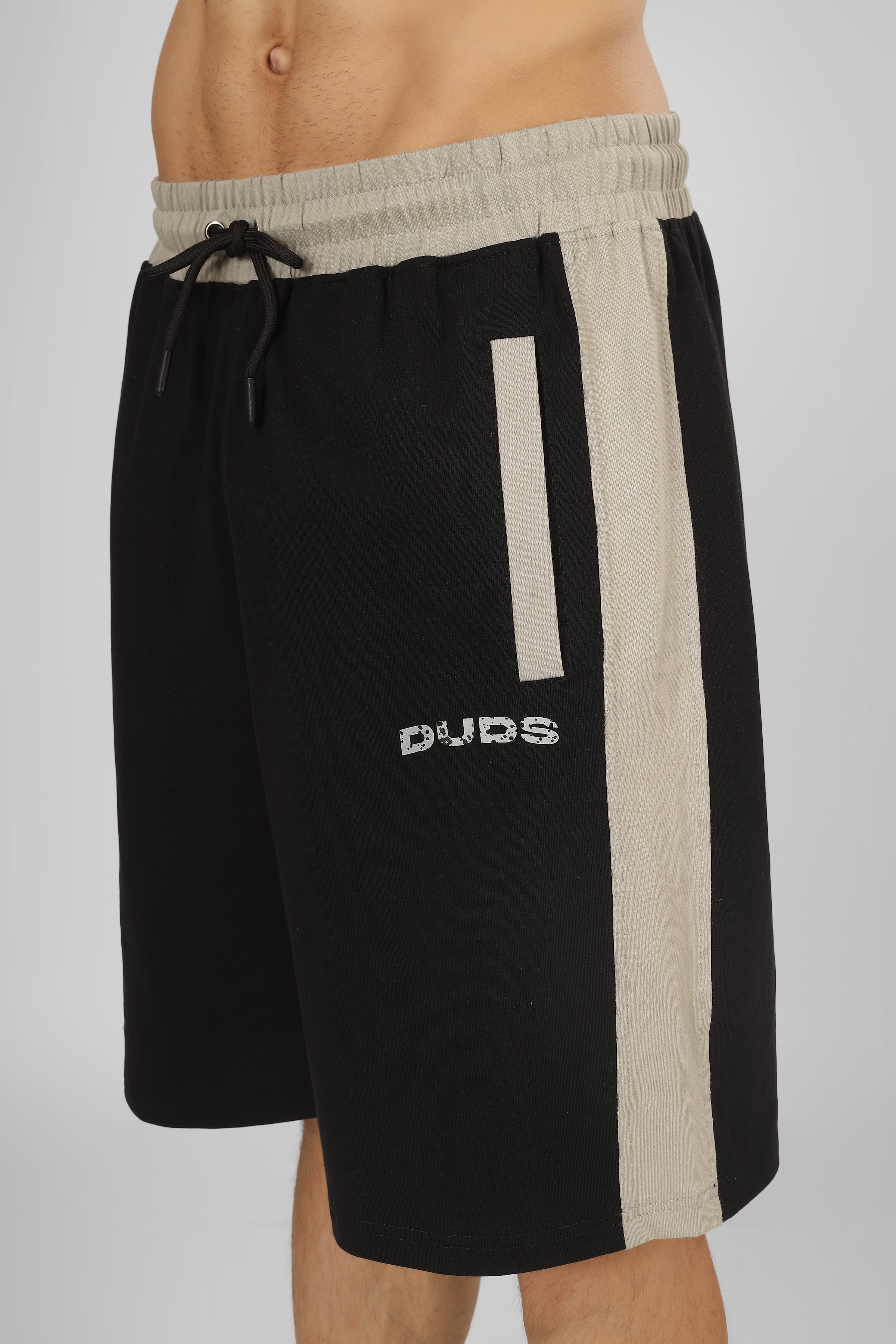 Pluto Contrast Regular Fit Shorts (Black)