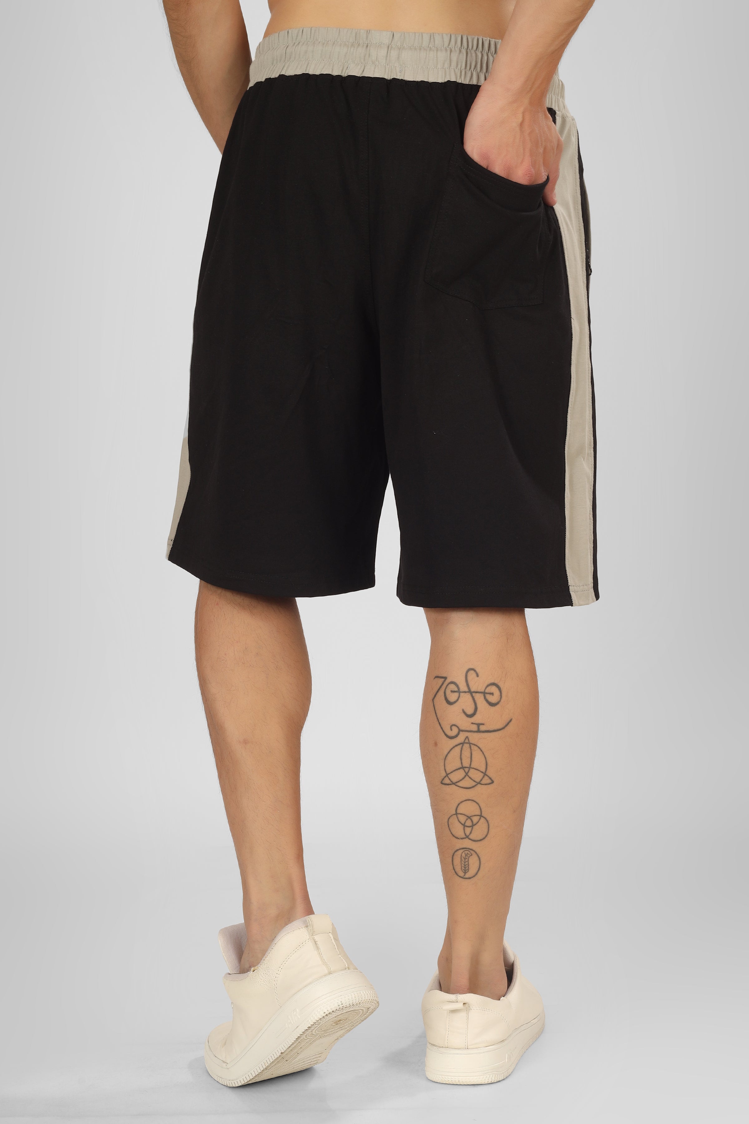 Pluto Contrast Regular Fit Shorts (Black)