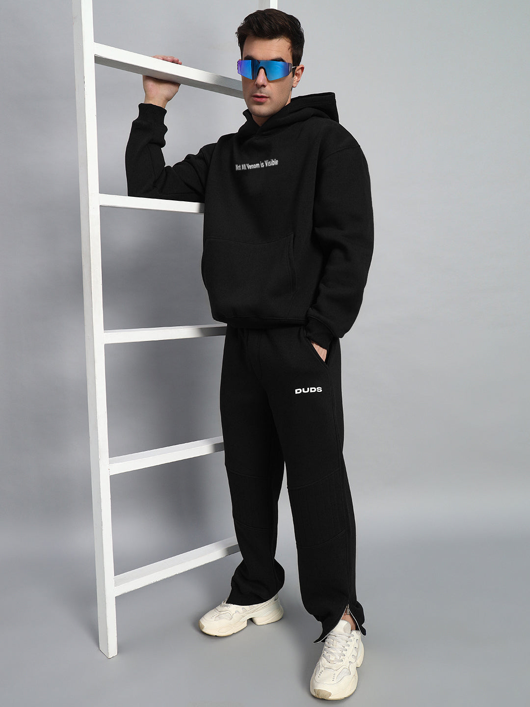 TRUSTISSUE OVERSIZED HOODIE (BLACK)