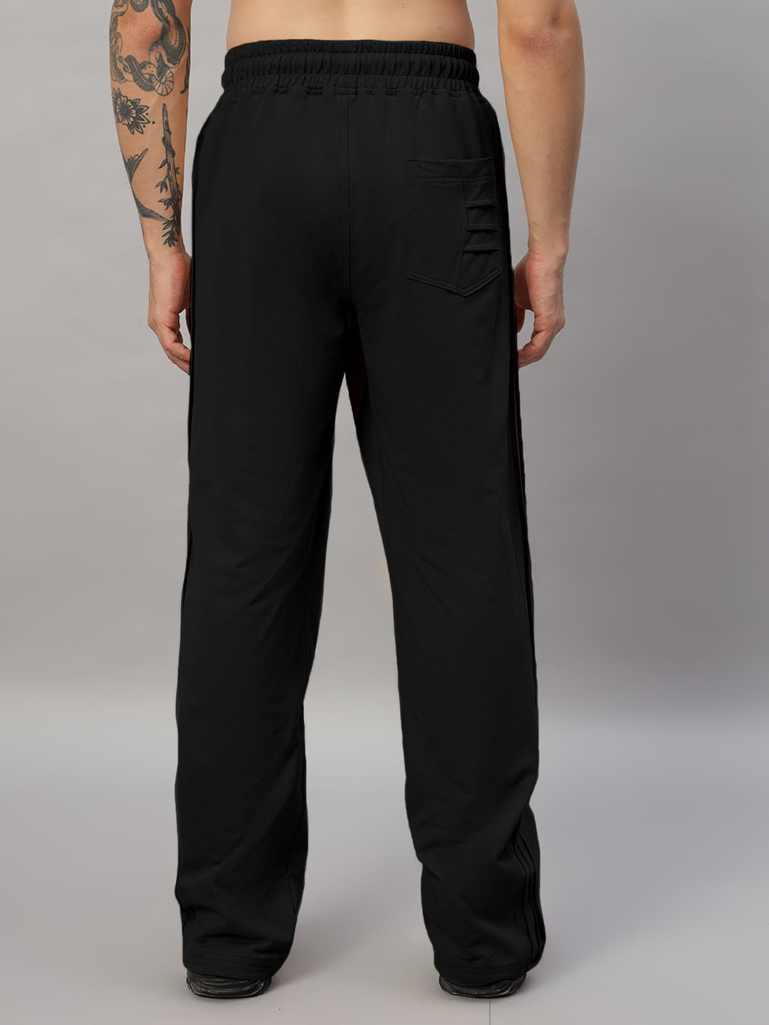 QUANTUM RELAXED-FIT JOGGERS (BLACK)