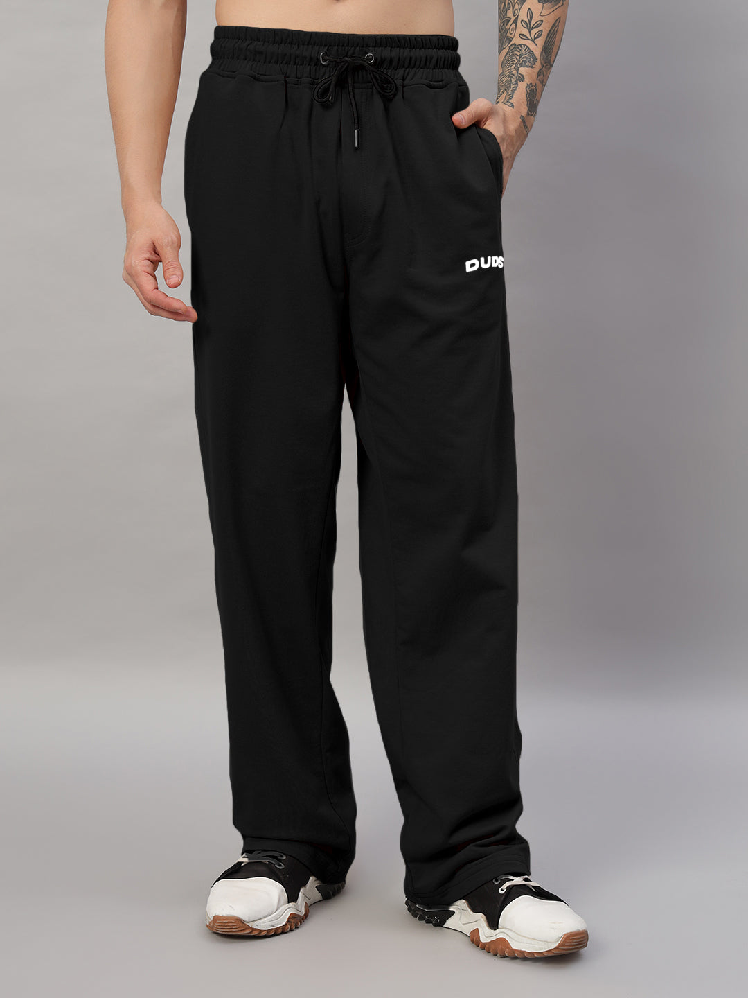 QUANTUM RELAXED-FIT JOGGERS (BLACK)