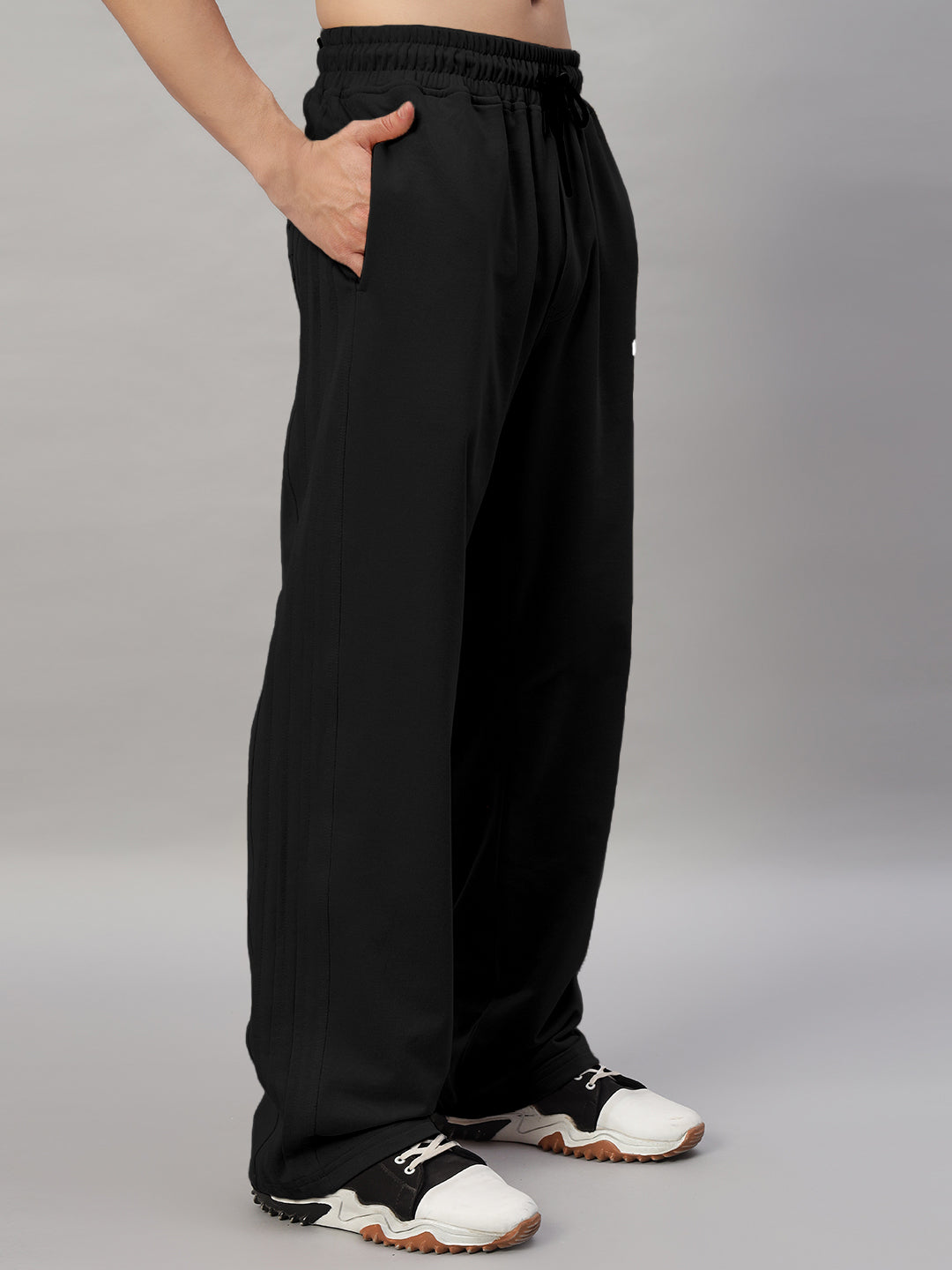 QUANTUM RELAXED-FIT JOGGERS (BLACK)