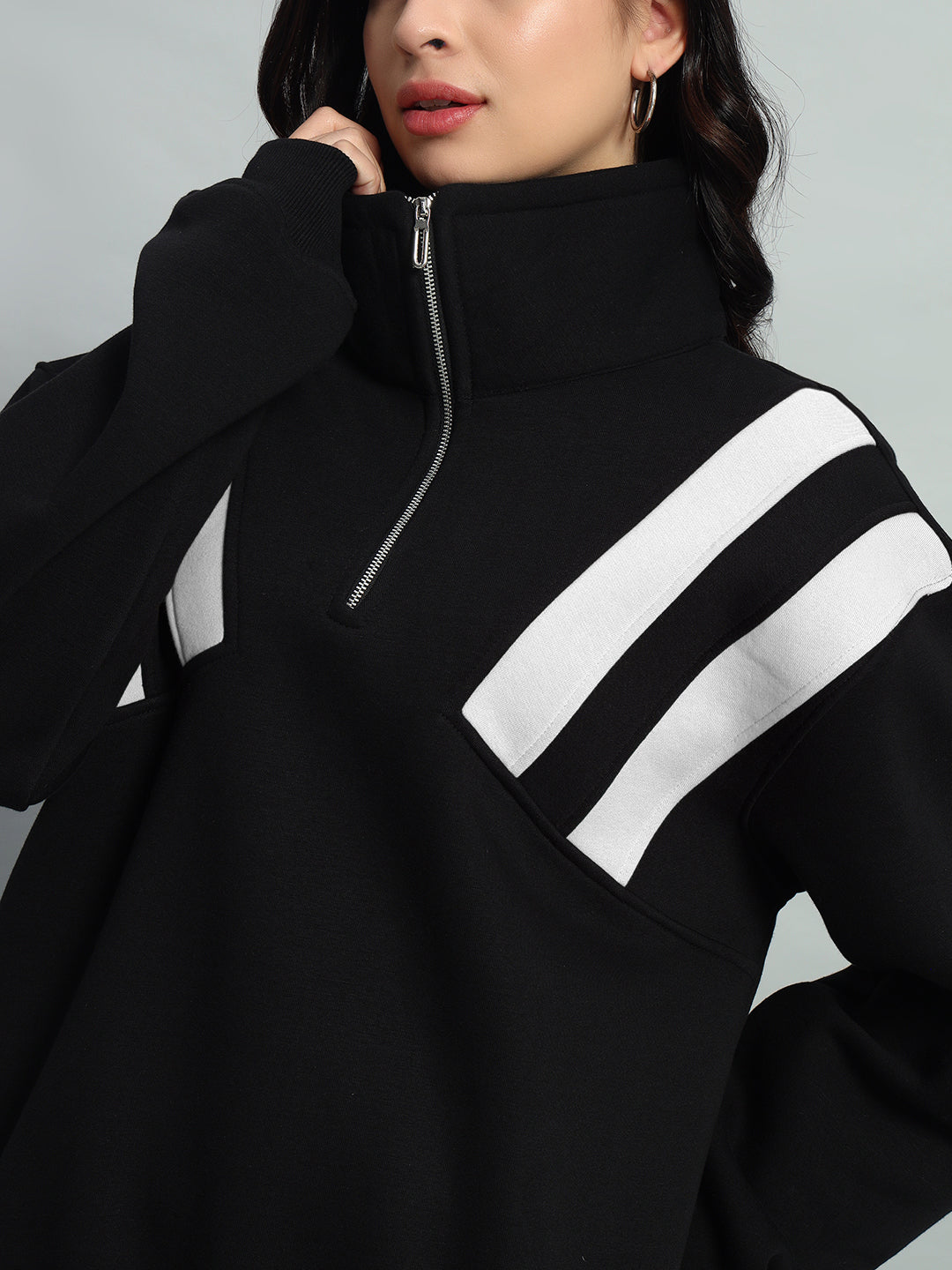 WOMEN CROSSBAR COLORBLOCK JACKET (BLACK-WHITE)