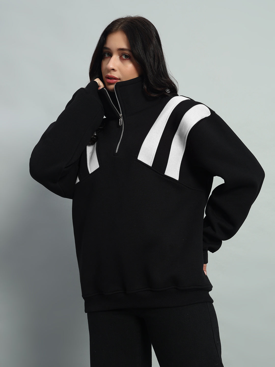 WOMEN CROSSBAR COLORBLOCK JACKET (BLACK-WHITE)