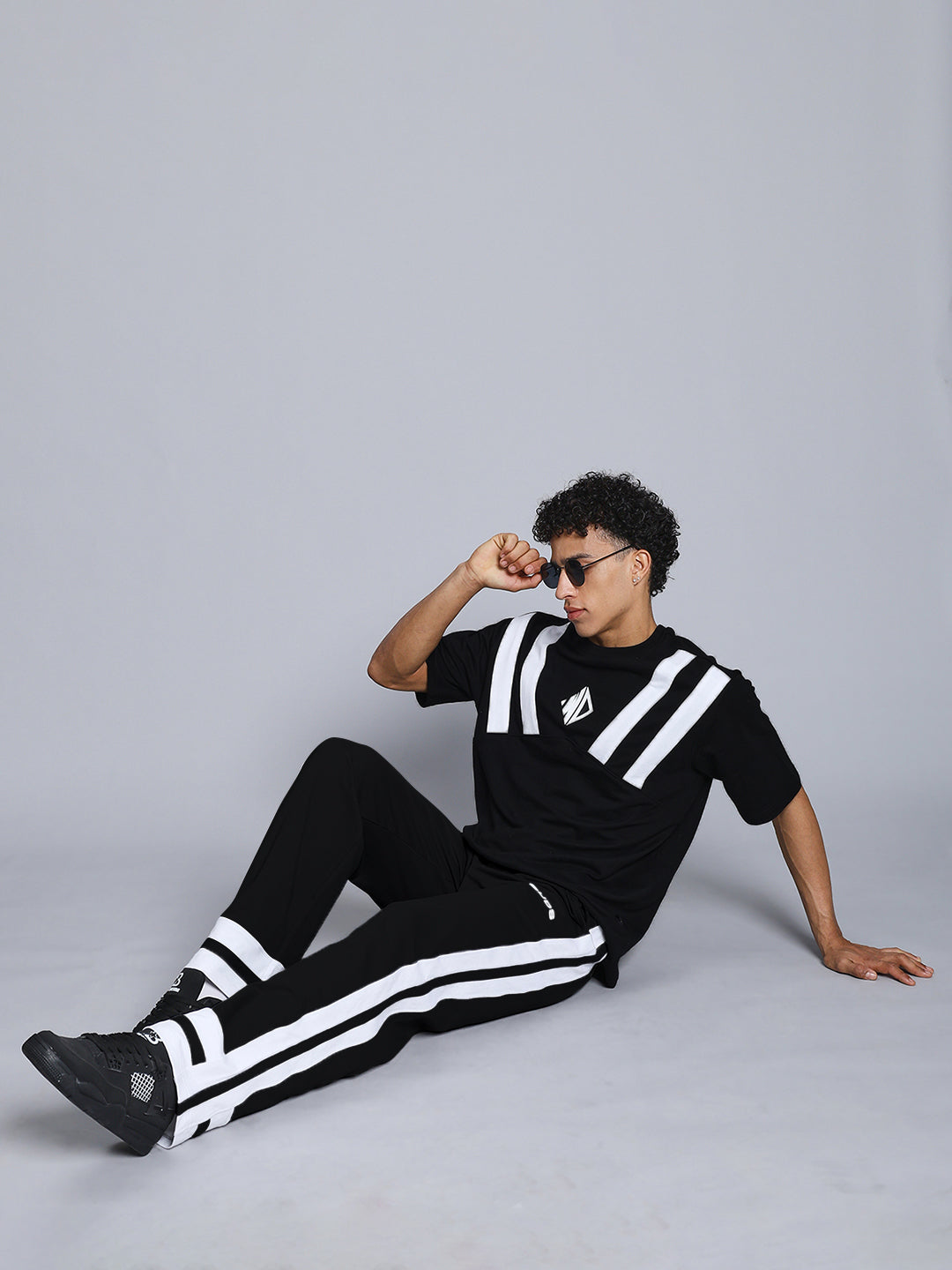 RONNY SIDE STRIPE JOGGER (BLACK-WHITE)